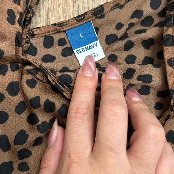 Old Navy Brown and Black Spotted V-Neck Blouse - Picture 2 of 3